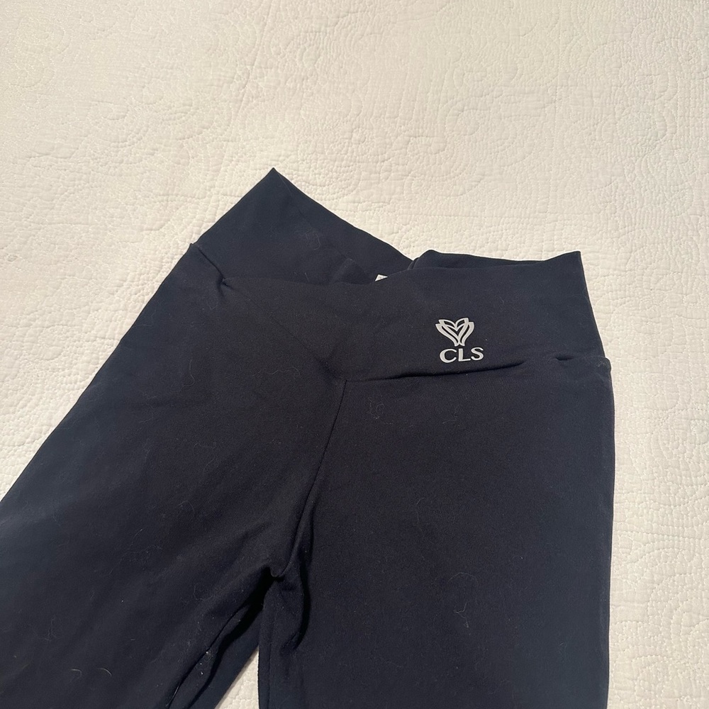 CLS Cross Front Booty Scrunch Legging